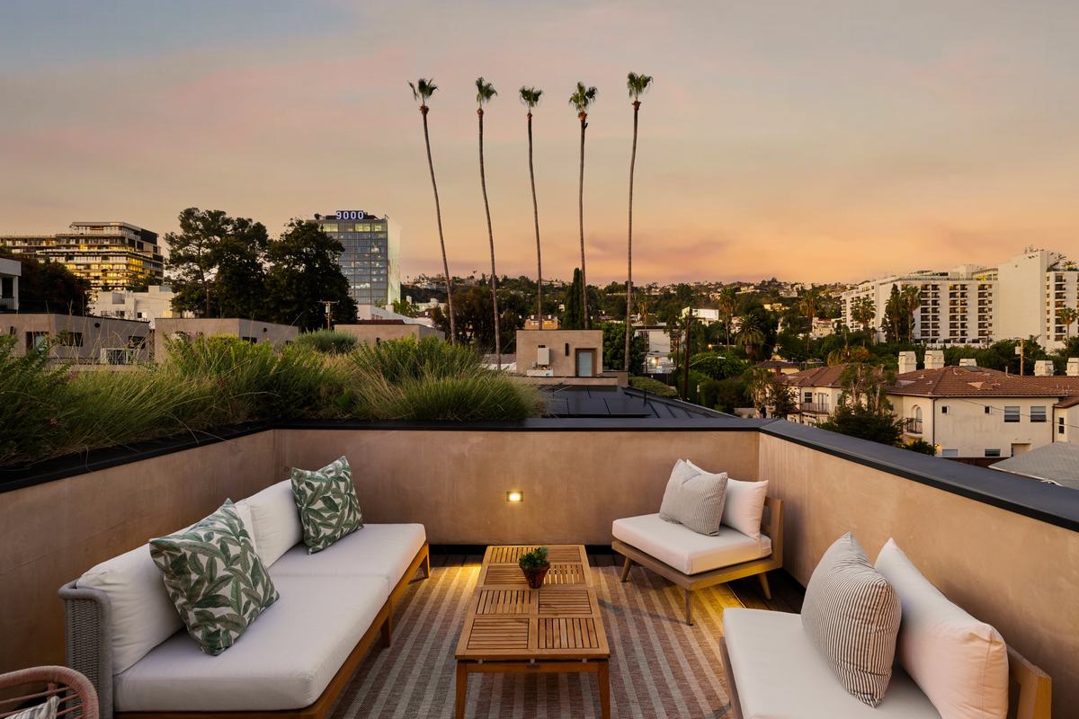 917 Hilldale Avenue, West Hollywood, CA 90069: Roof deck at sunset